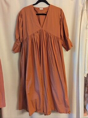 V-Neck Rust Midi Dress with Puff Sleeves Medium